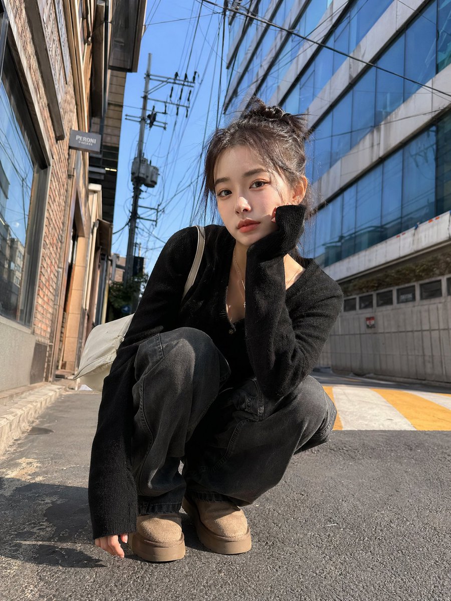 Trendy Korean Girl Street Photography with iPhone Style