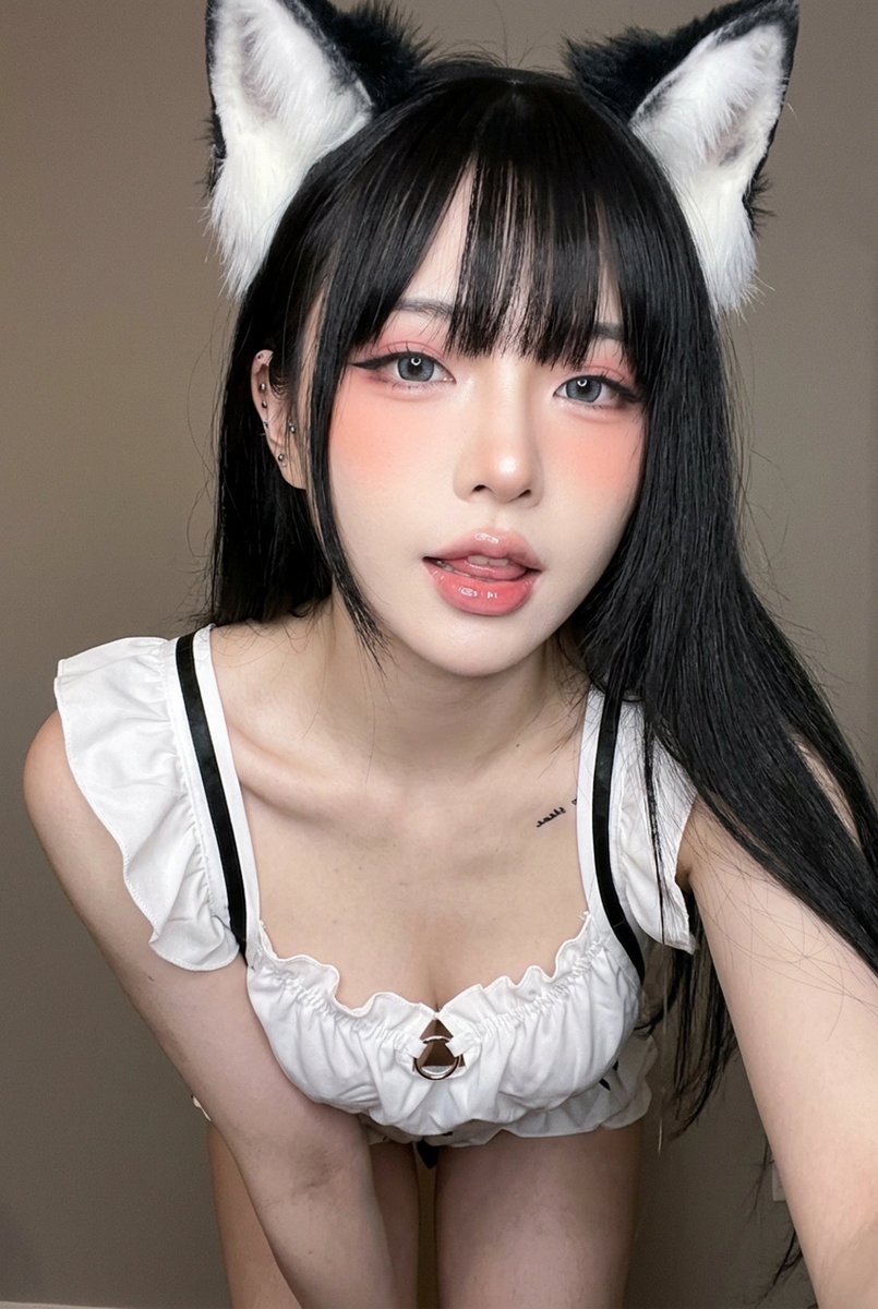猫耳女仆装环形灯自拍