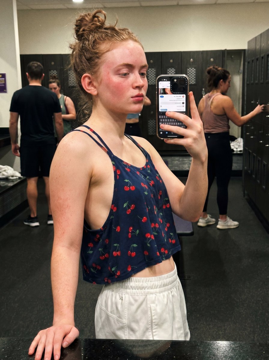 Amateur iPhone Gym Fit Check Snapshot